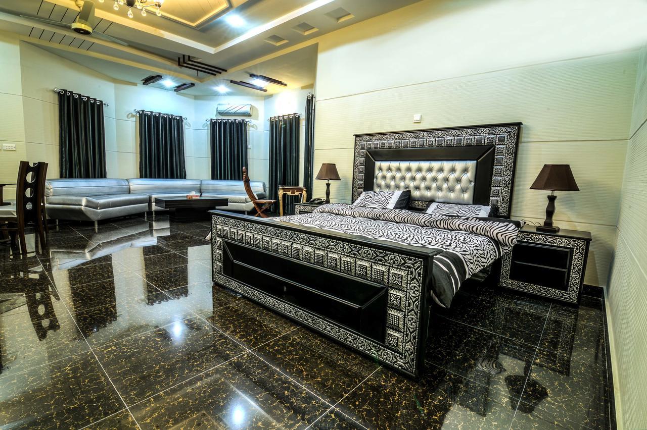 Midway Hotel & Restaurant Sadiqabad Екстер'єр фото