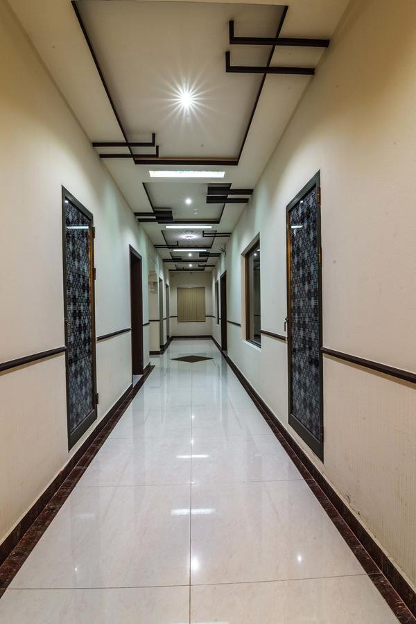 Midway Hotel & Restaurant Sadiqabad Екстер'єр фото