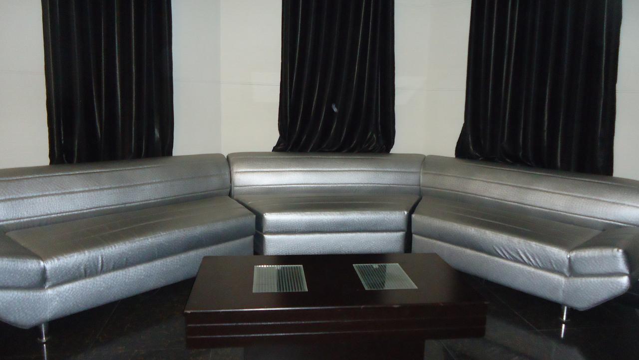 Midway Hotel & Restaurant Sadiqabad Екстер'єр фото