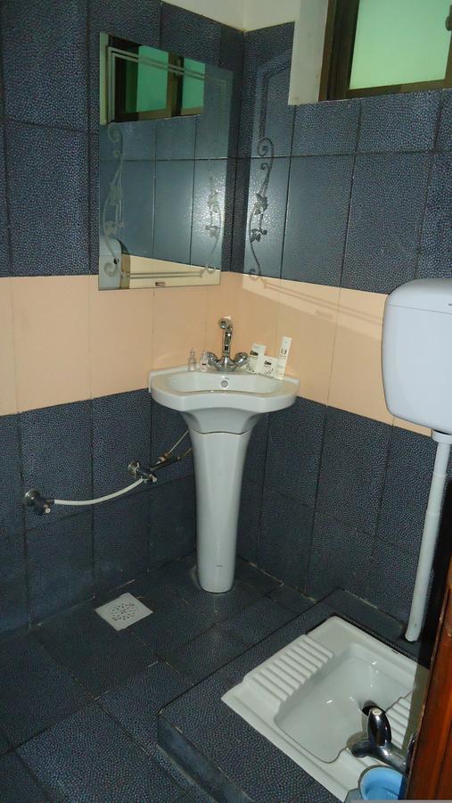 Midway Hotel & Restaurant Sadiqabad Екстер'єр фото