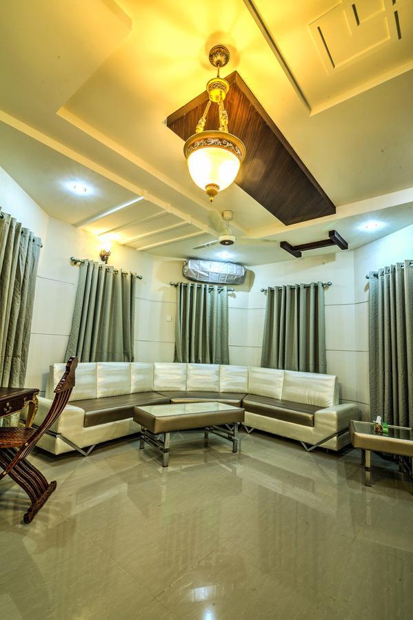 Midway Hotel & Restaurant Sadiqabad Екстер'єр фото