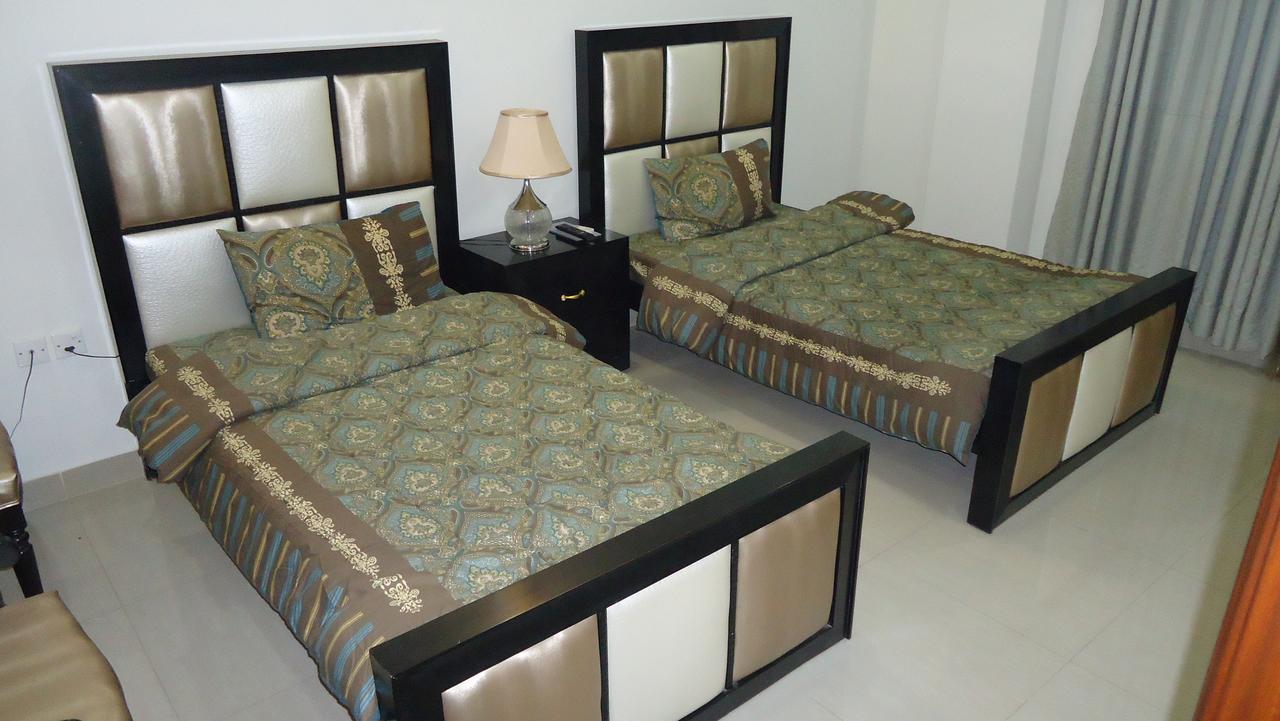 Midway Hotel & Restaurant Sadiqabad Екстер'єр фото