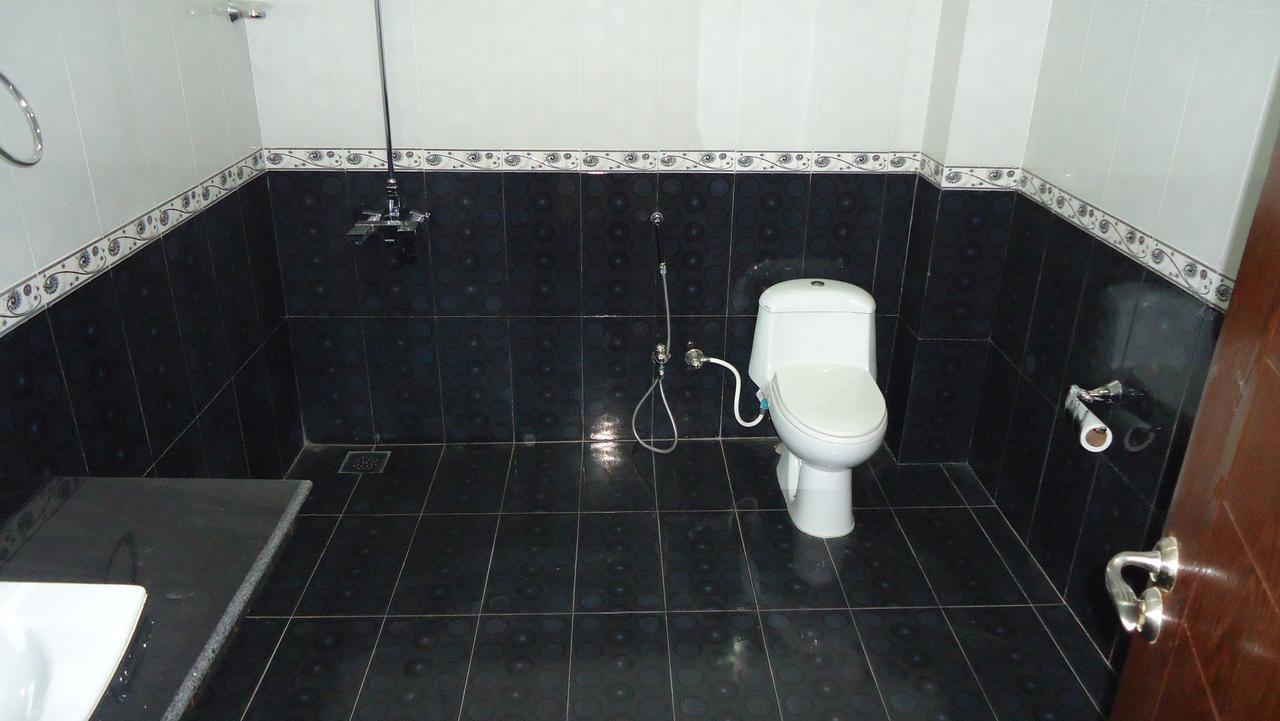 Midway Hotel & Restaurant Sadiqabad Екстер'єр фото