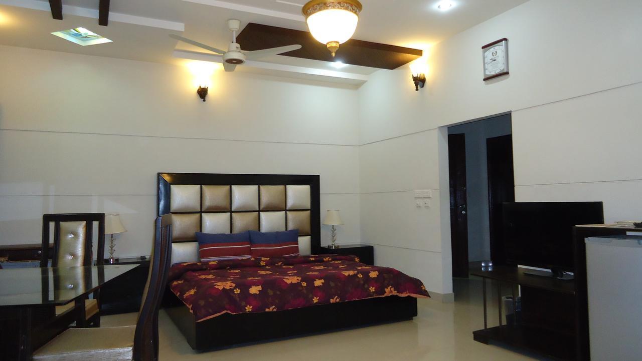 Midway Hotel & Restaurant Sadiqabad Екстер'єр фото