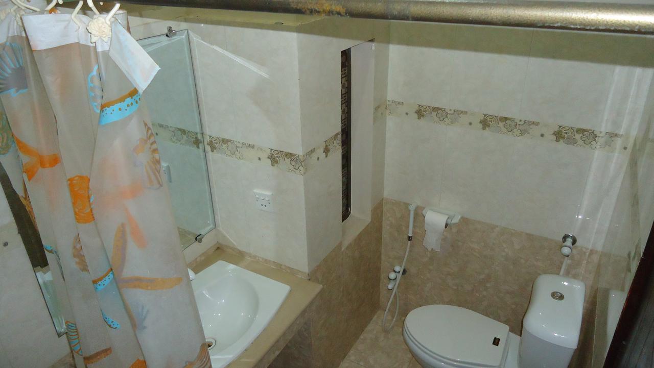 Midway Hotel & Restaurant Sadiqabad Екстер'єр фото