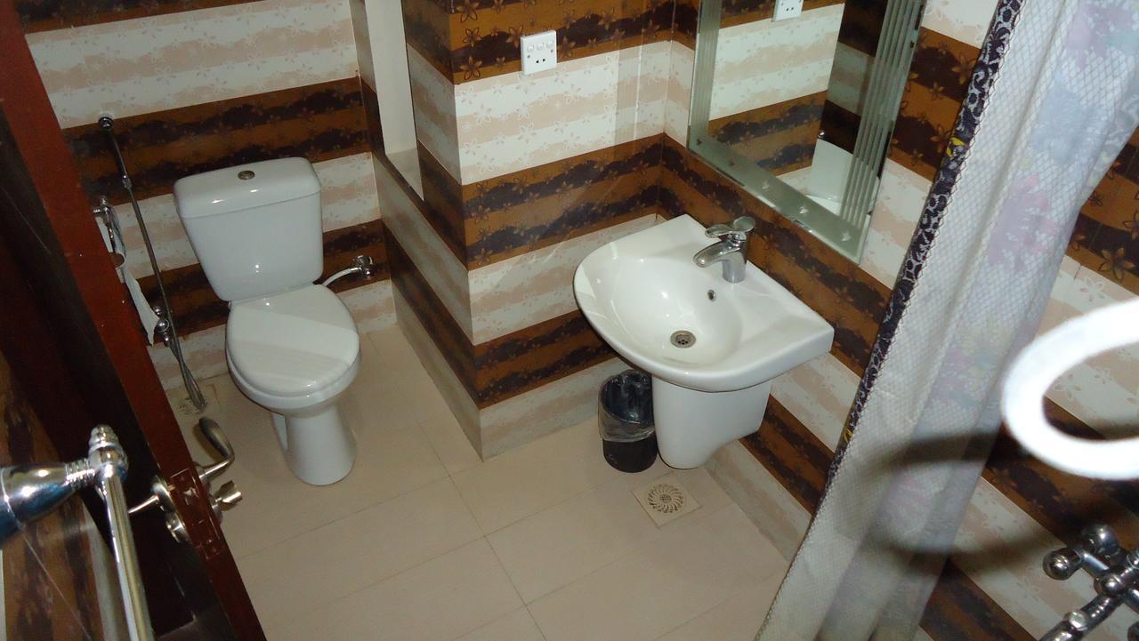 Midway Hotel & Restaurant Sadiqabad Екстер'єр фото