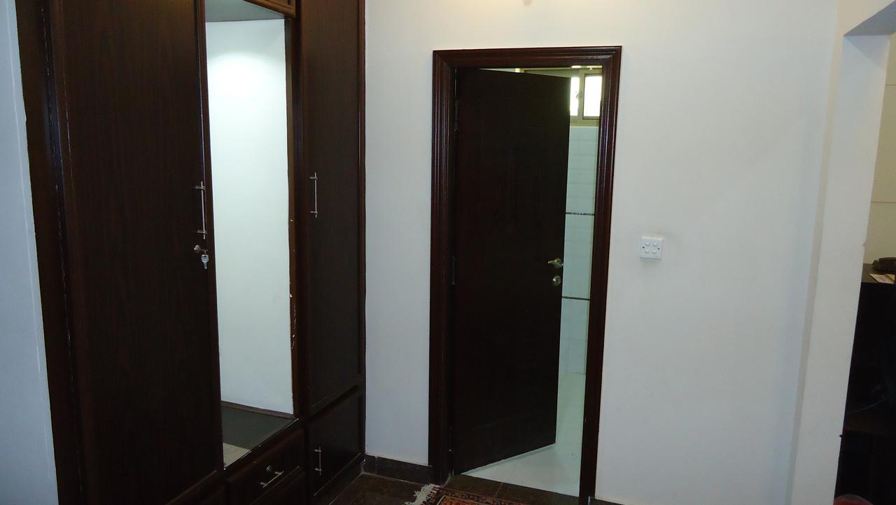 Midway Hotel & Restaurant Sadiqabad Екстер'єр фото