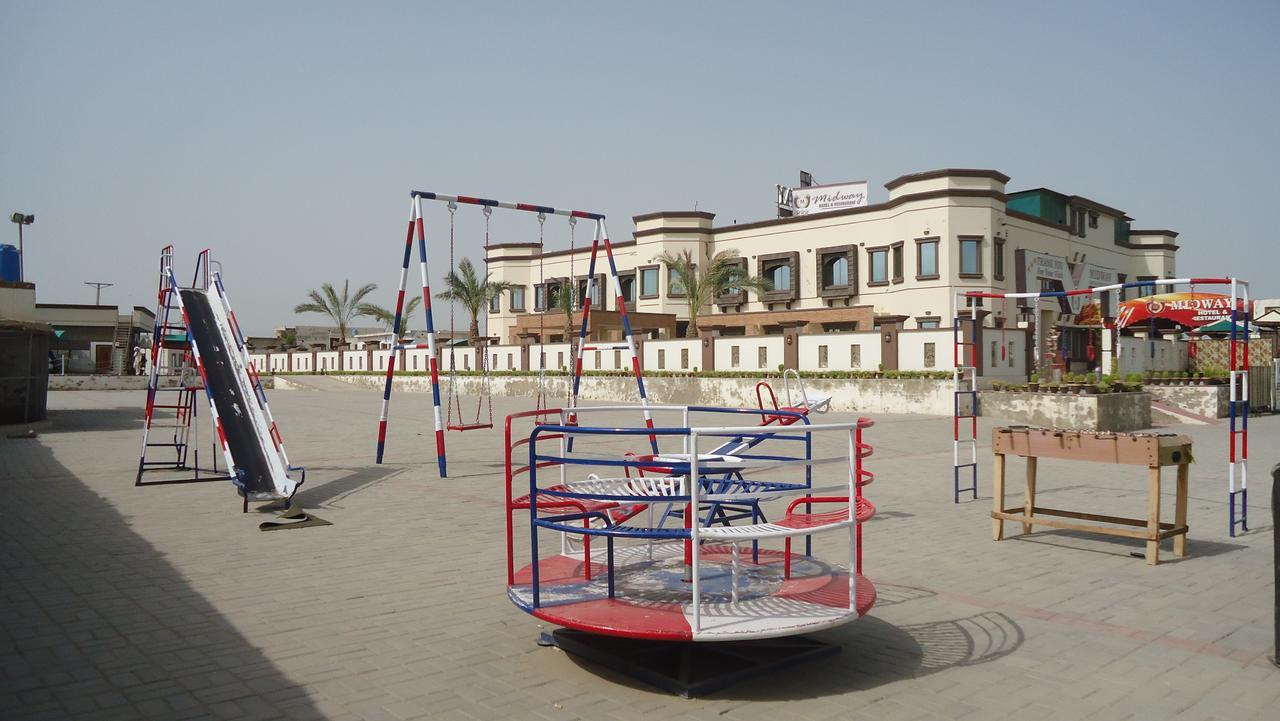 Midway Hotel & Restaurant Sadiqabad Екстер'єр фото