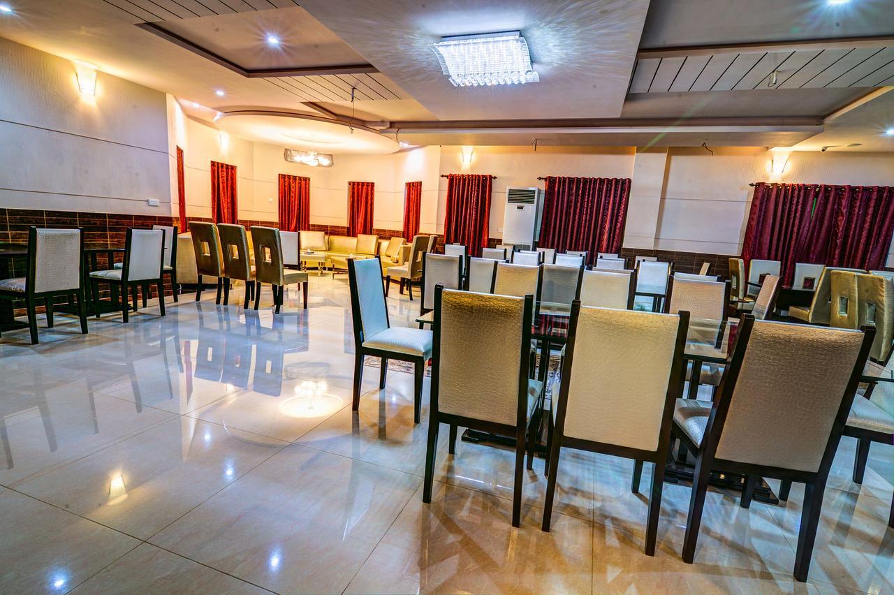 Midway Hotel & Restaurant Sadiqabad Екстер'єр фото