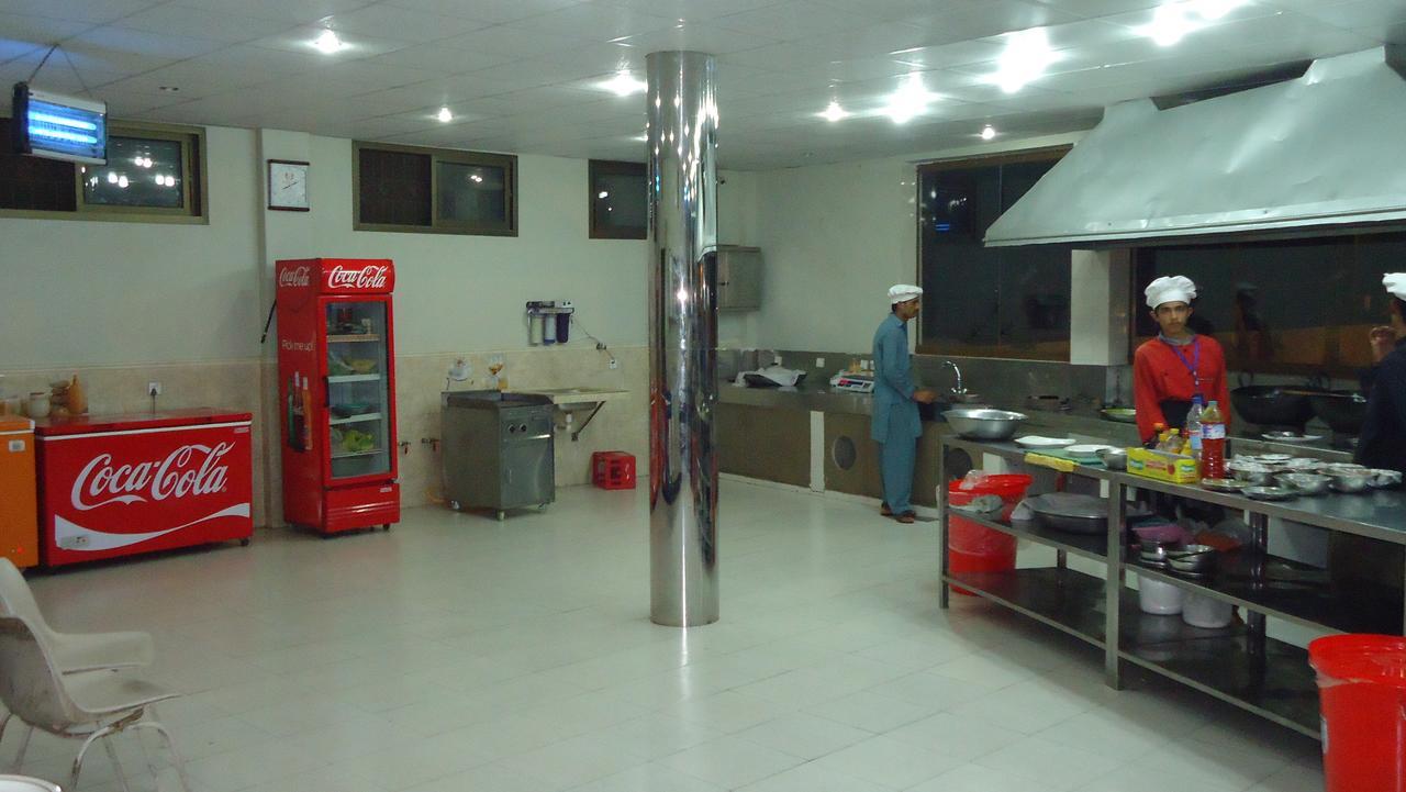Midway Hotel & Restaurant Sadiqabad Екстер'єр фото