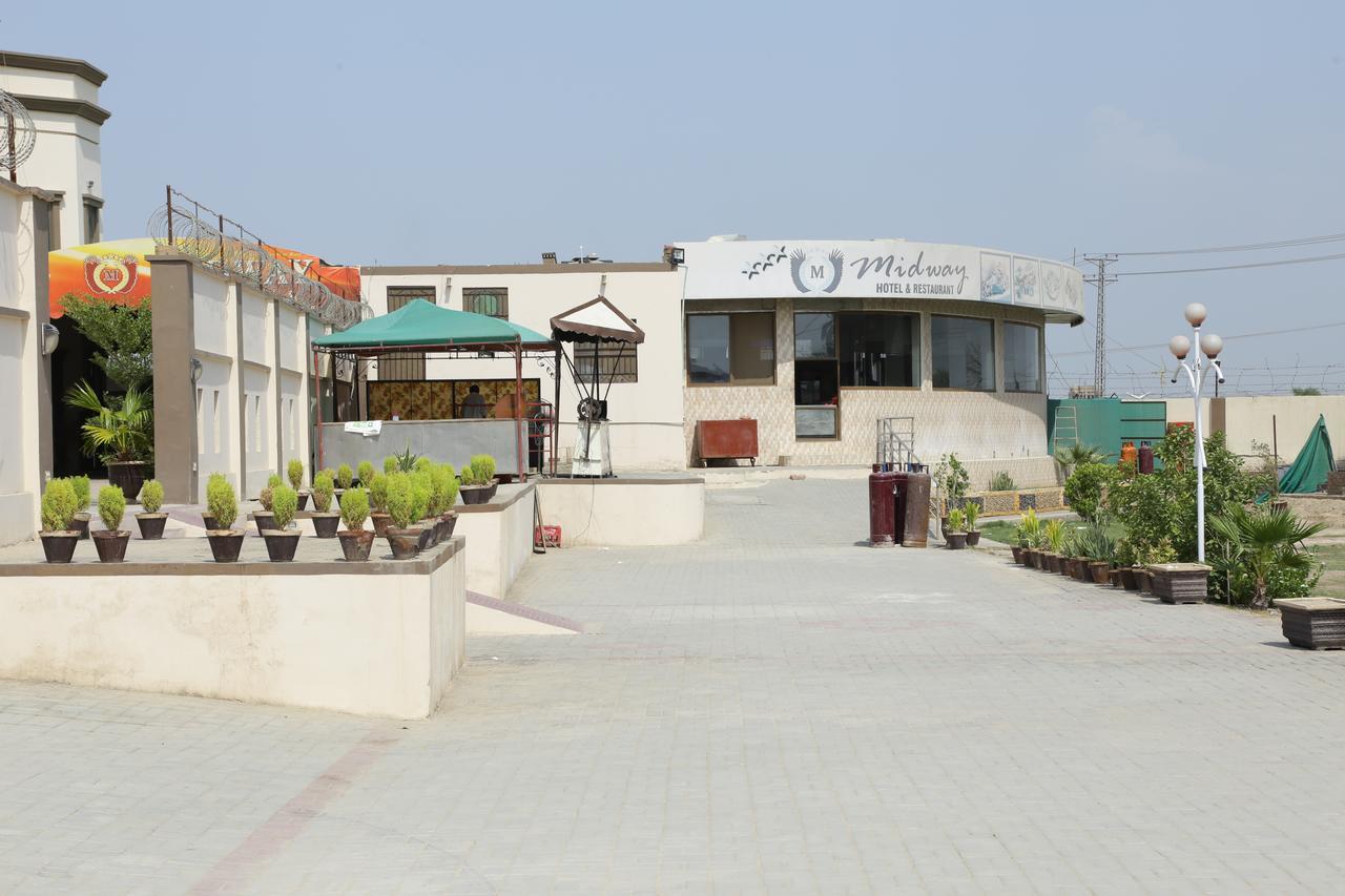 Midway Hotel & Restaurant Sadiqabad Екстер'єр фото