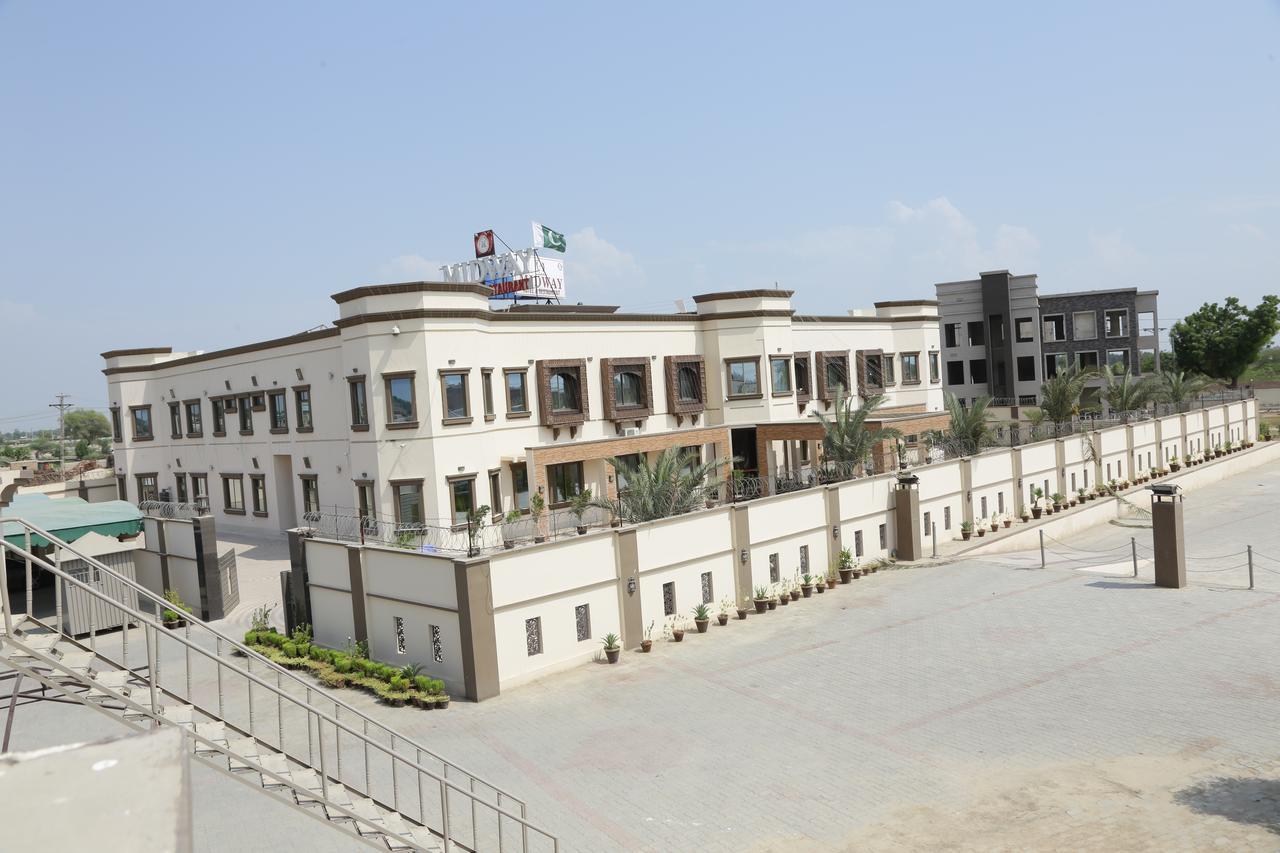 Midway Hotel & Restaurant Sadiqabad Екстер'єр фото