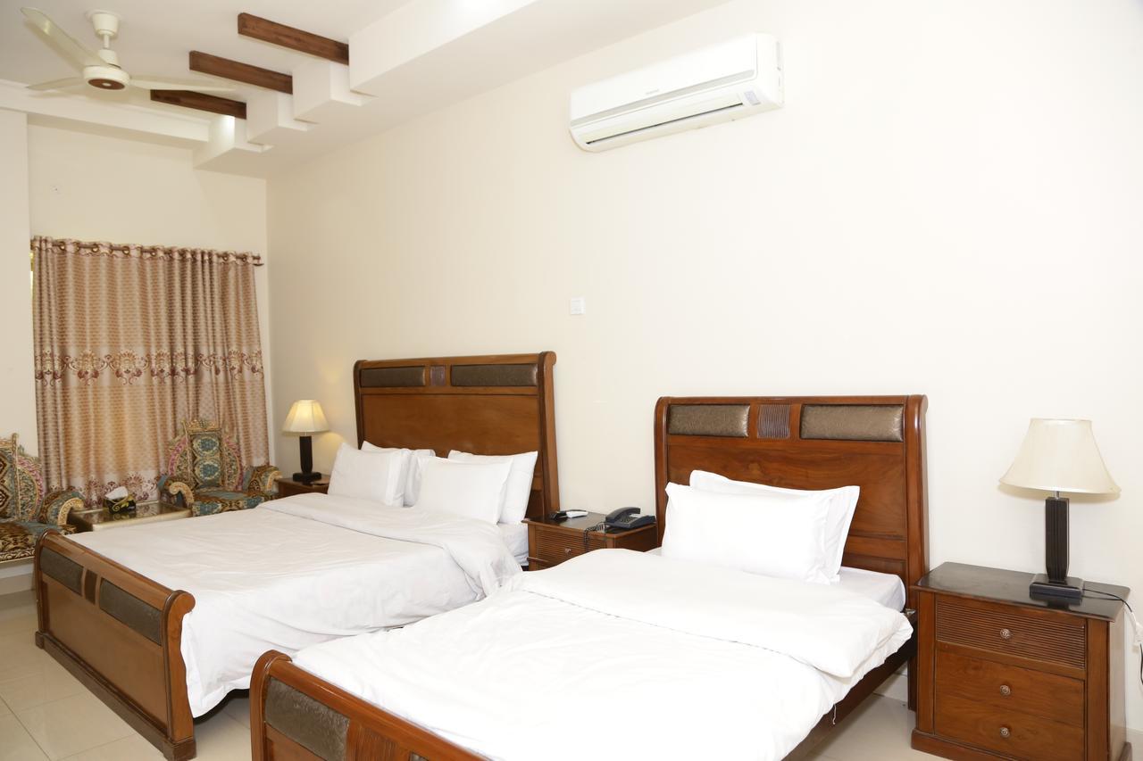 Midway Hotel & Restaurant Sadiqabad Екстер'єр фото