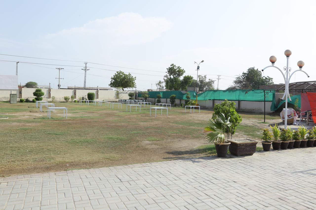 Midway Hotel & Restaurant Sadiqabad Екстер'єр фото