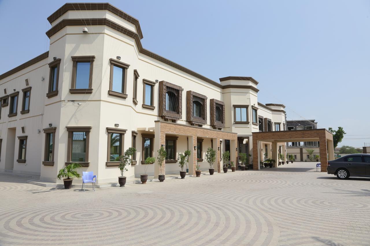 Midway Hotel & Restaurant Sadiqabad Екстер'єр фото