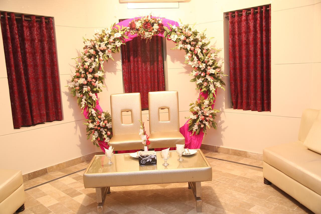 Midway Hotel & Restaurant Sadiqabad Екстер'єр фото